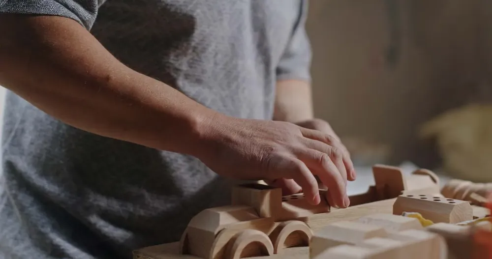 Distributeur objets bois professionnel à Moutonne